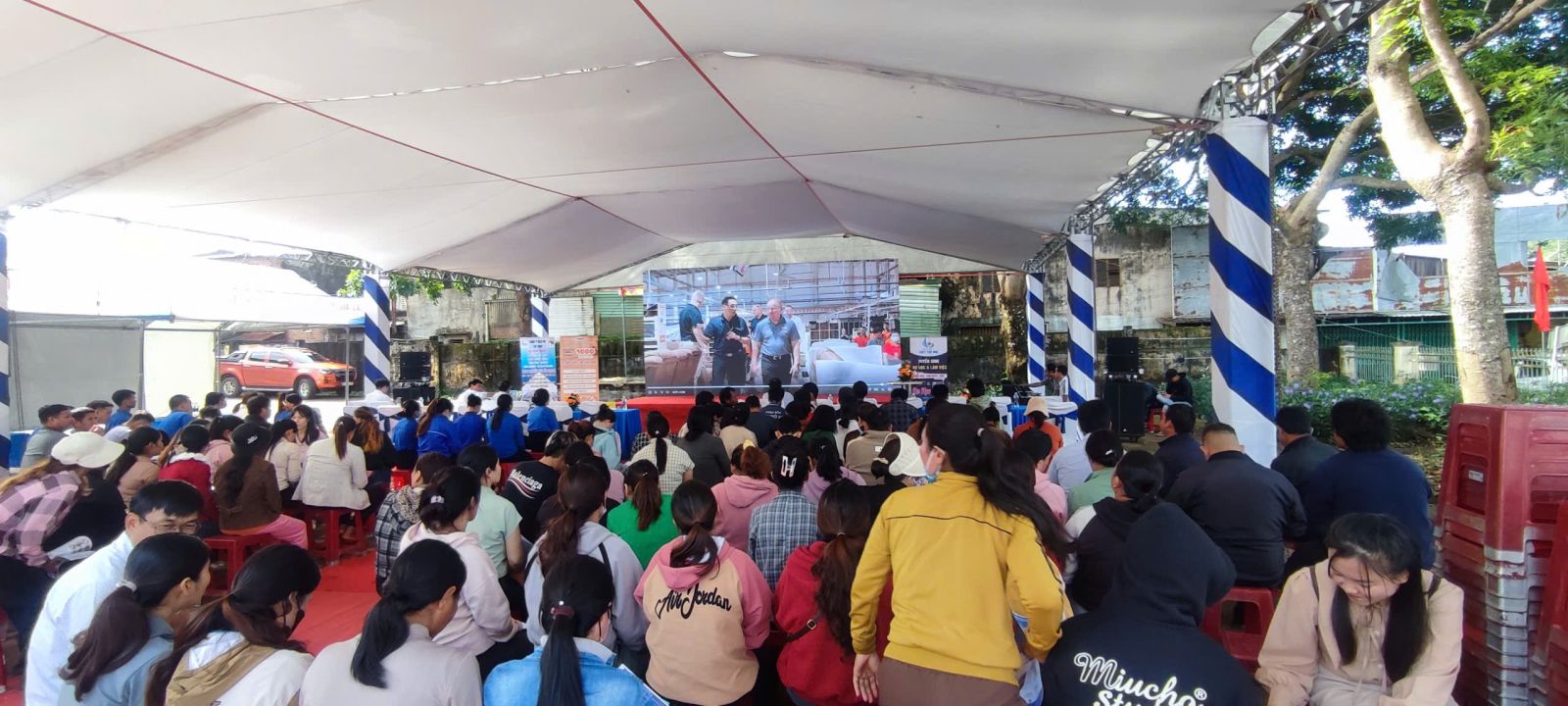 Quang cảnh Phiên giao dịch việc làm năm 2025